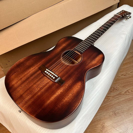 000 15M Street Master Acoustic guitar